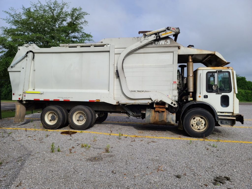 Lot 3 2006 Mack MR688 Garbage Truck UA Fleet Auction