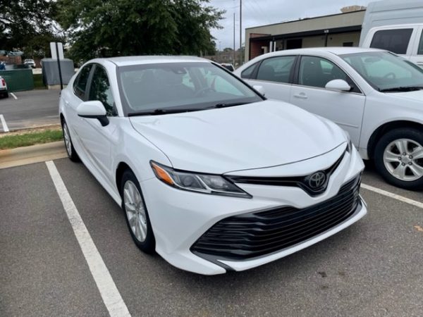 2018 Toyota Camry - 33352 - Image 2