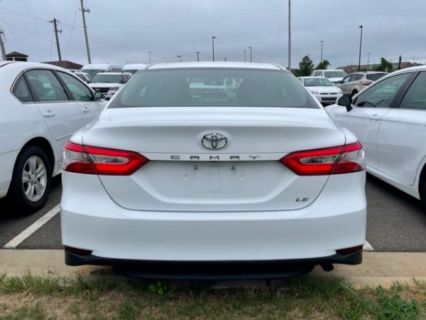 2018 Toyota Camry - 33352 - Image 3