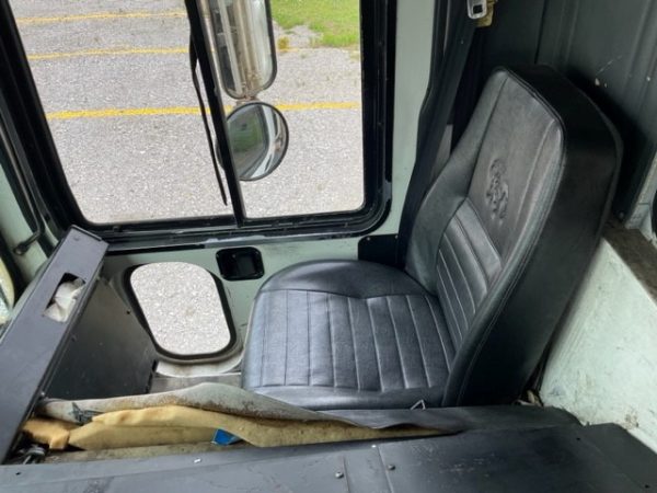 2002 Mack MR690S Garbage Truck- 08875 - Image 8