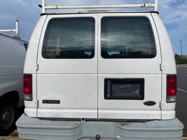 2003 Ford E250- 66781 - UA Fleet Auction