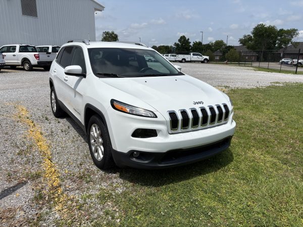 2016 Jeep Cherokee Latitude- 33918 - Image 2