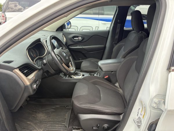 2016 Jeep Cherokee Latitude- 33918 - Image 5