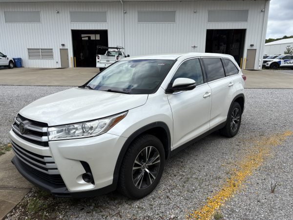 2019 Toyota Highlander LE- 60293 - Image 2