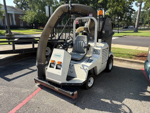 2011 Tennant ATLV4300 Ride On Litter Vac- 43003281