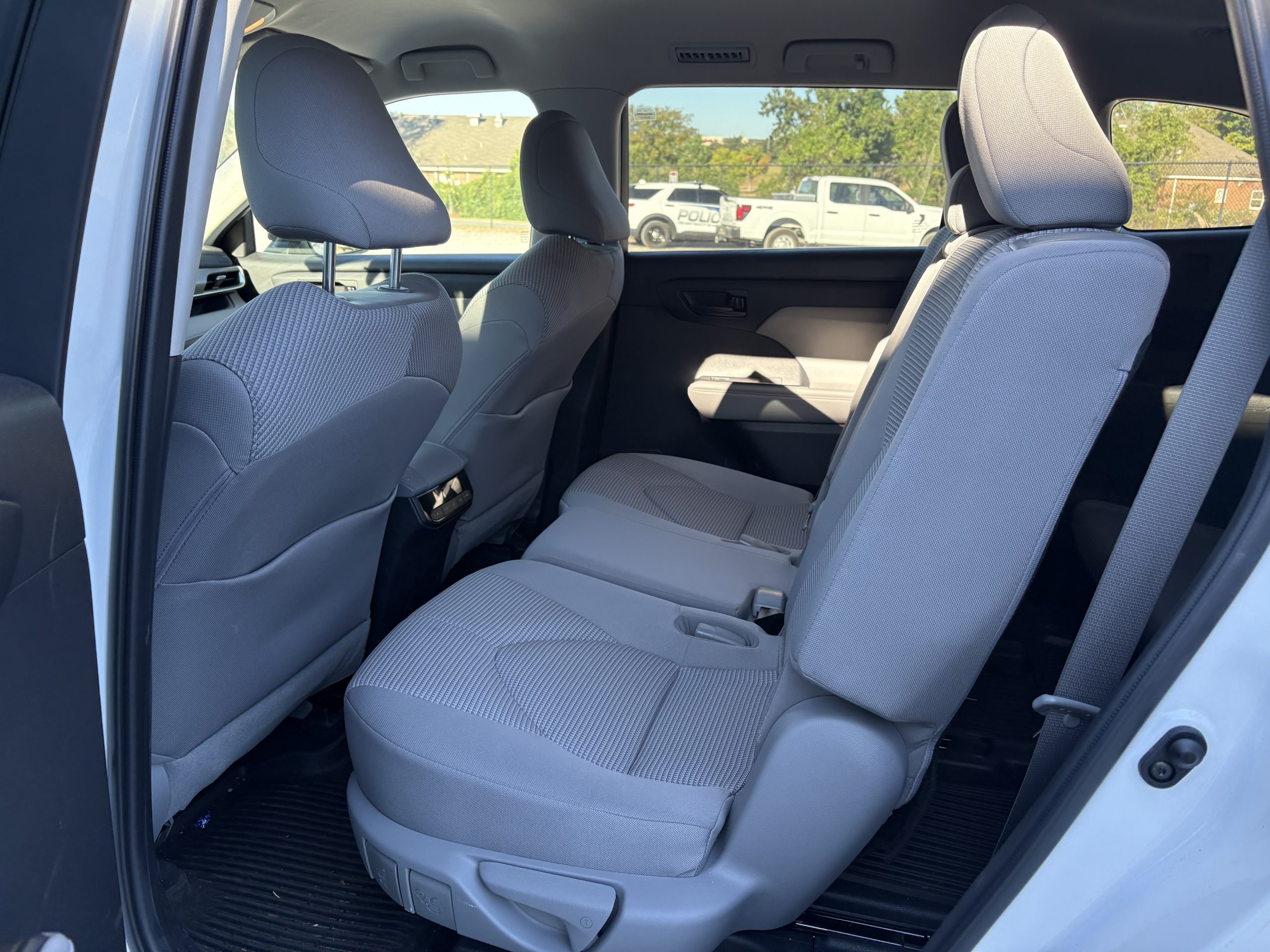 2022 Toyota Highlander LE- 22670 - Image 5