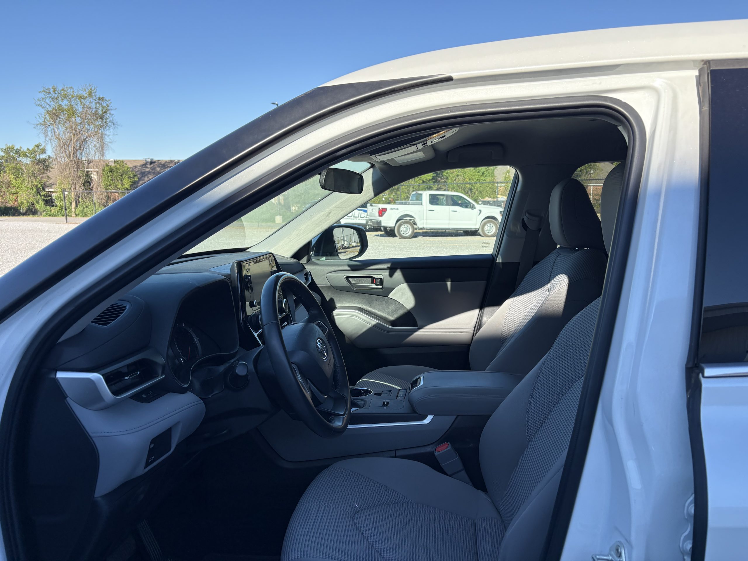 2022 Toyota Highlander LE- 22670 - Image 3