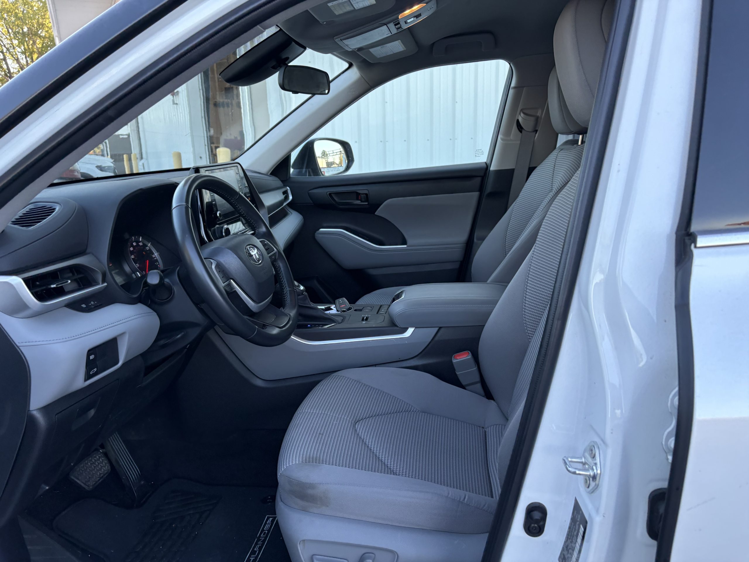 2022 Toyota Highlander LE- 31071 - Image 5