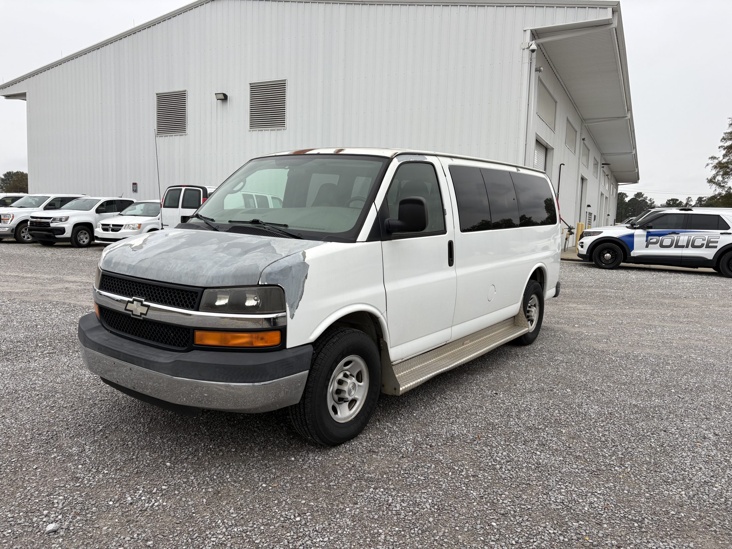 2008 Chevrolet Express 3500 12 passenger Van- 29519